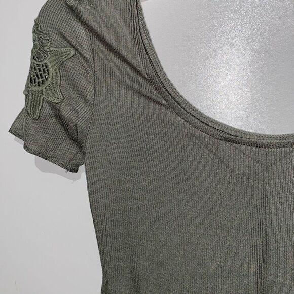 Mudd Women's Olive Green Ribbed Short Sleeve Embroidered T-Shirt Size XS NWT - Picture 5 of 7